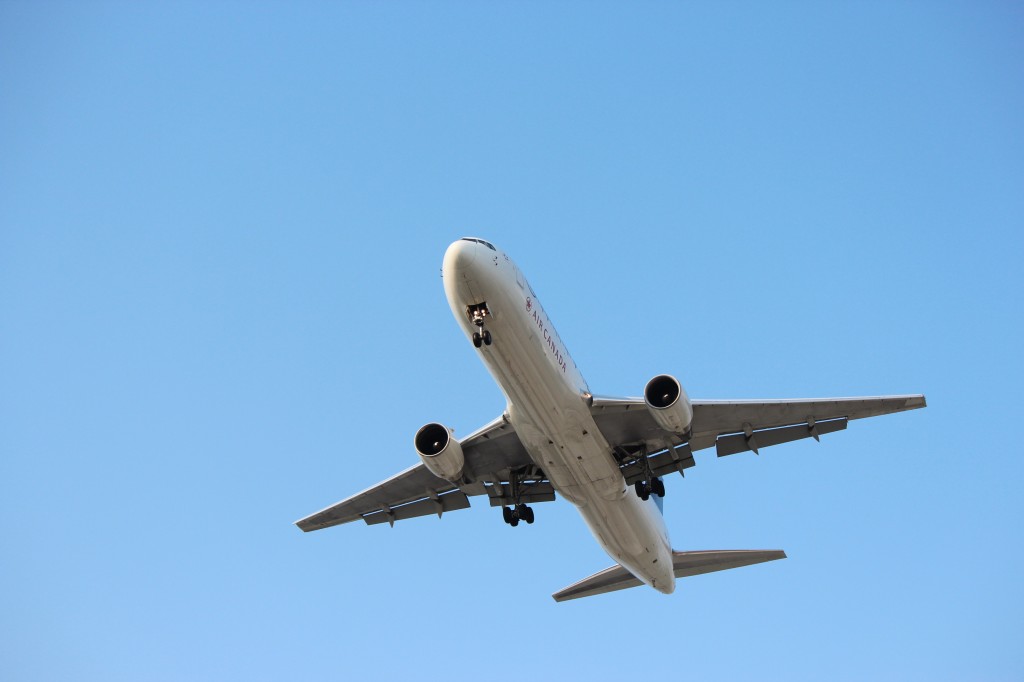 air canada boeing 767 toronto pearson international airport