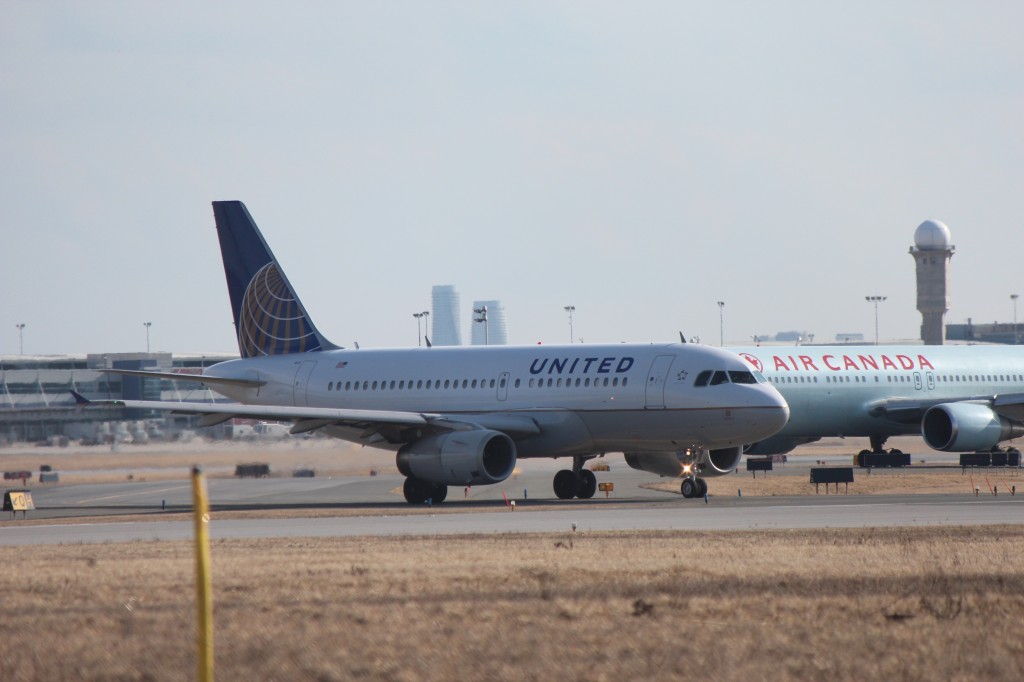 united airlines boeing 737 air canada boeing 767 toronto pearson international airport