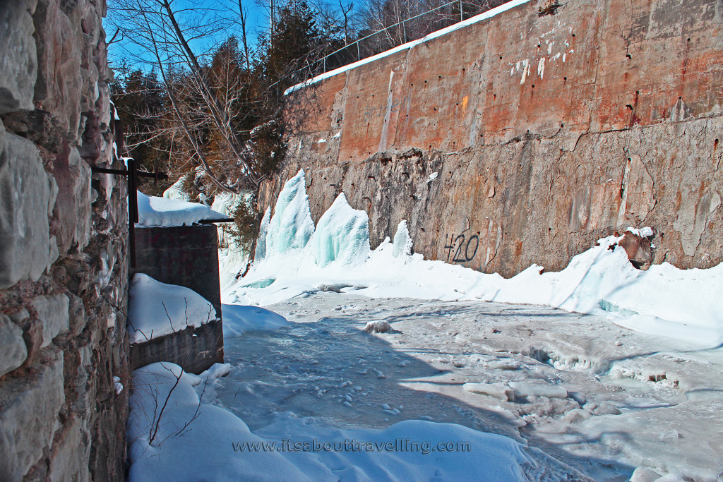 forks of the credit provincial park frozen