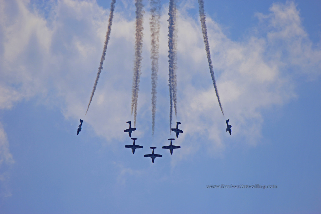 snowbirds dive canadian international air show