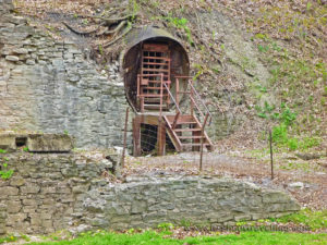 entrance to lockport cave and underground boat tour
