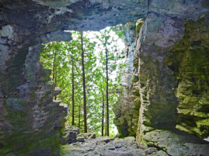 bruce peninsula national park cave point