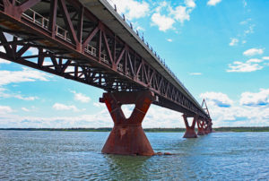 mackenzie river bridge yellowknife highway nwt