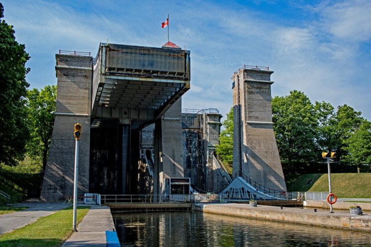 peterborough ontario hydraulic lift lock