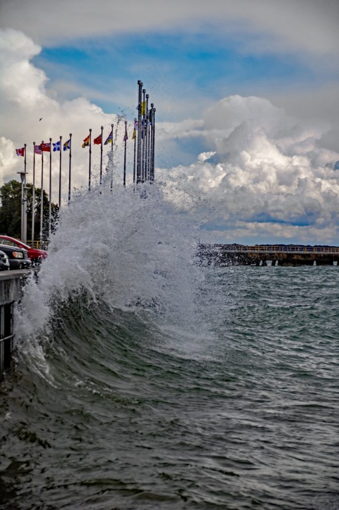 lake ontario waves kingston olympic harbour